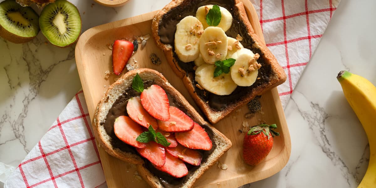 Fresh fruits toast